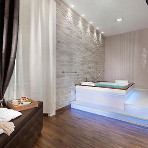 Emma Luxury Room